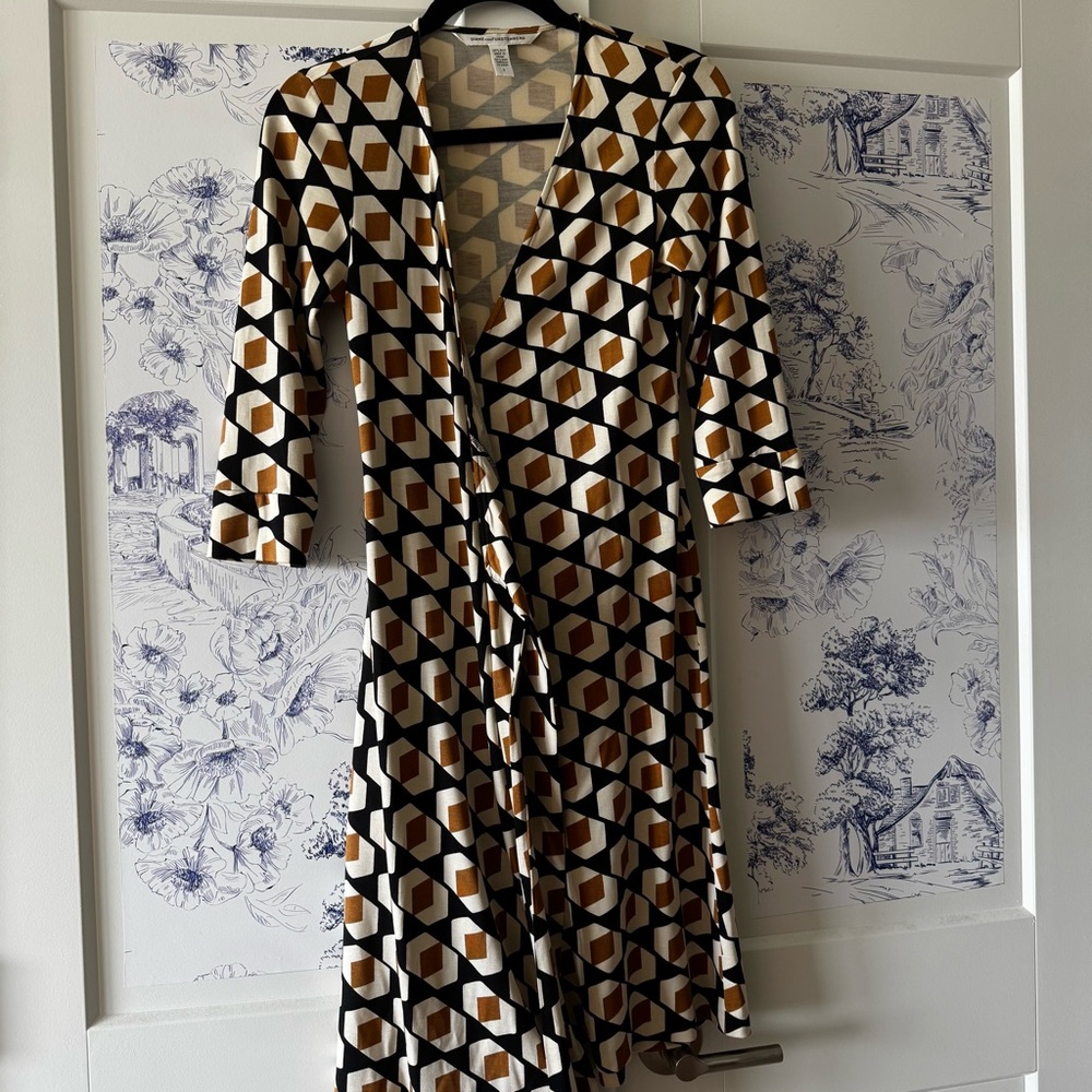 Diane Von Furstenberg Silk Geometric Patterned Wrap Dress - Picture 5 of 6